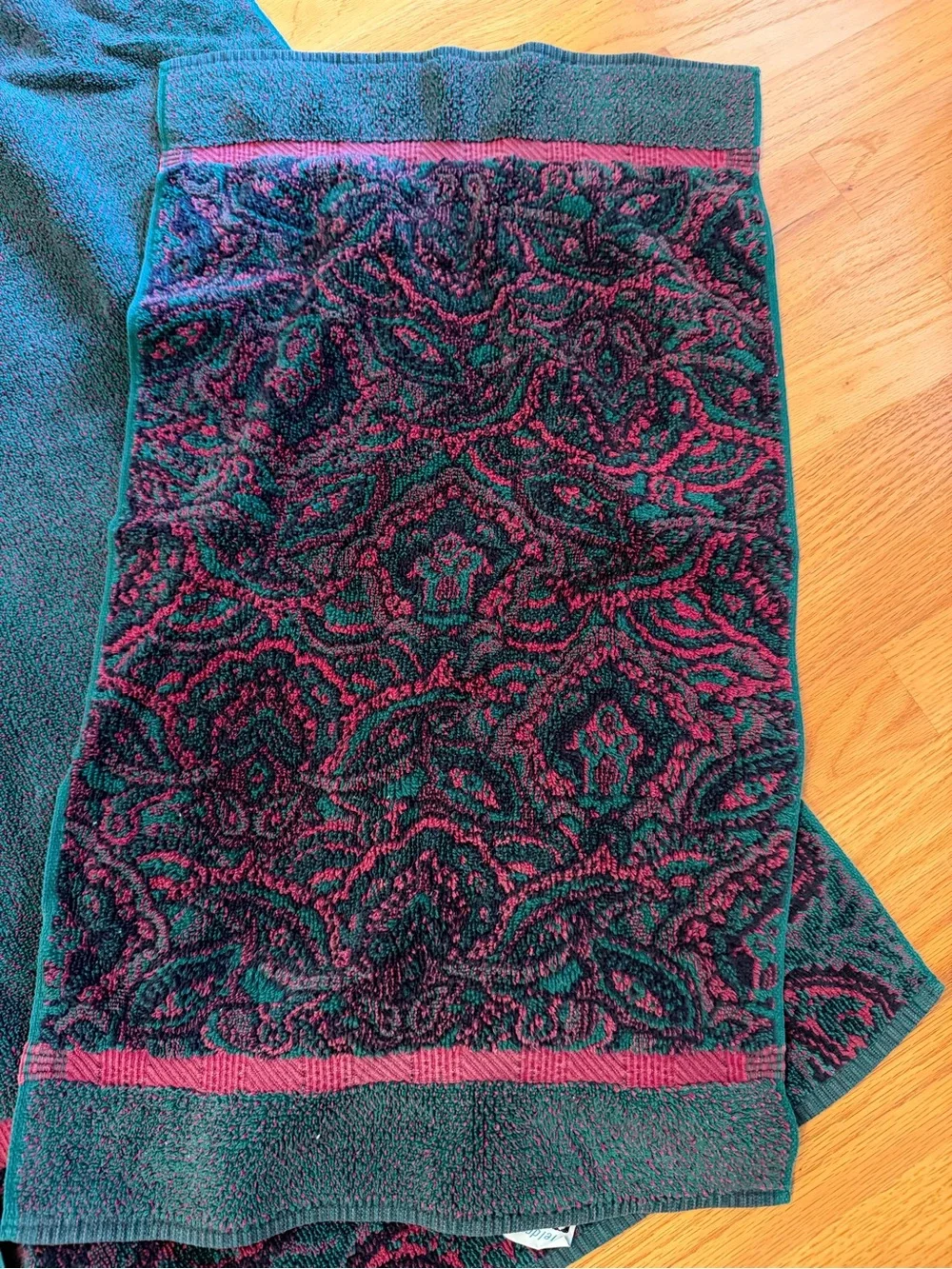 FieldCrest vintage 1990s Jewel tone paisley Bath towel set-2 bath towels/3 hand